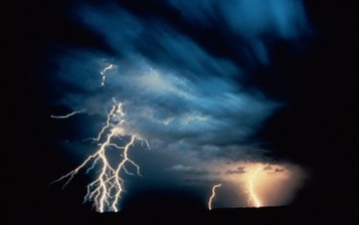 Lightning-thunderstorm-vista-background
